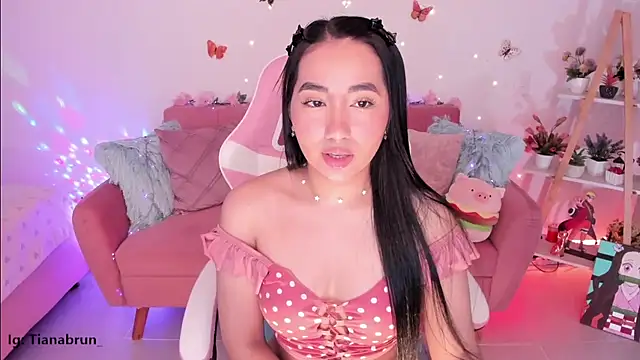 Zara uwu  online show from September 2025 11:00:01 AM