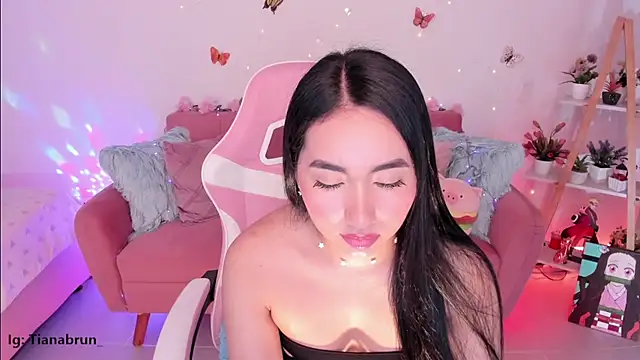 Zara uwu  online show from October 2025 11:44:02 AM