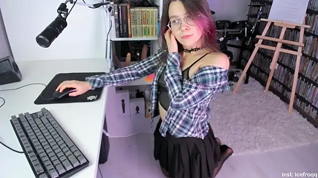 icefroqq online show from January 2025 09:43:01 PM