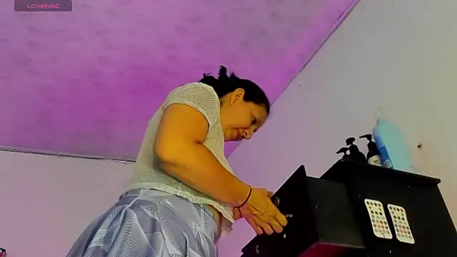 Snapshot of Angelblue_ chatting on June 2026 01:48:01 PM Angelblue online show from June 2026 01:48:01 PM
