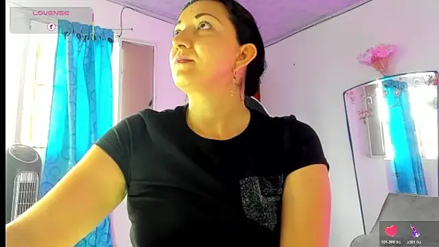 Snapshot of Angelblue_ chatting on July 2026 09:20:01 PM Angelblue online show from July 2026 09:20:01 PM
