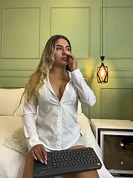 Snapshot of kataliina__ chatting on April 2026 11:57:02 AM kataliina online show from April 2026 11:57:02 AM