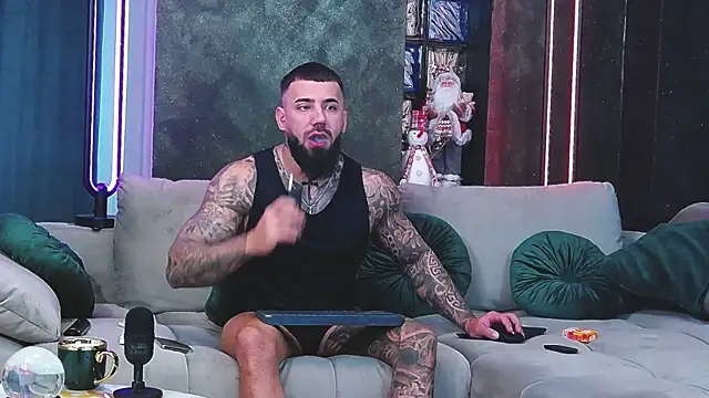 masterkingofmusclee online show from December 2024 10:04:02 AM