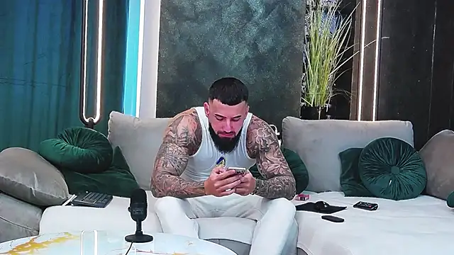 masterkingofmusclee online show from January 2025 01:42:02 PM