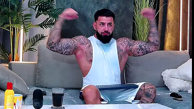 masterkingofmusclee online show from October 2025 08:28:02 PM