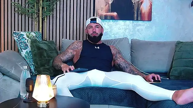 Snapshot of masterkingofmusclee chatting on May 2026 07:05:01 AM masterkingofmusclee online show from May 2026 07:05:01 AM
