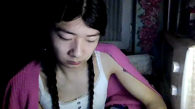Snapshot of CarlyJoy chatting on April 2026 04:31:02 PM CarlyJoy online show from April 2026 04:31:02 PM