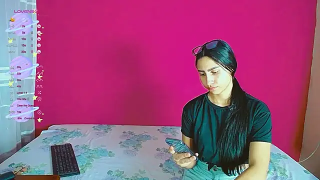 Snapshot of violeta_rous chatting on December 2024 03:19:02 AM violeta rous online show from December 2024 03:19:02 AM