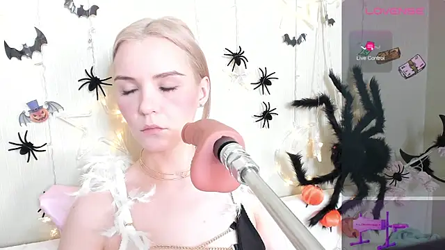 Kaya Devis online show from October 2025 04:27:01 AM