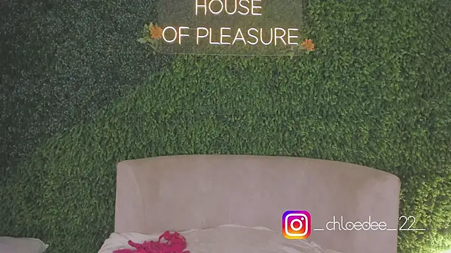 chloe d online show from October 2025 12:57:02 PM