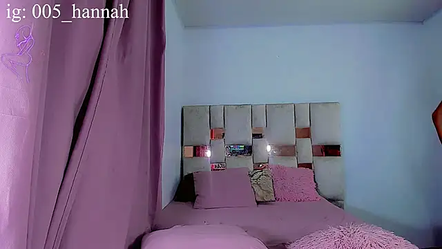 Snapshot of Hannahsmit chatting on September 2025 08:05:01 AM Hannahsmit online show from September 2025 08:05:01 AM