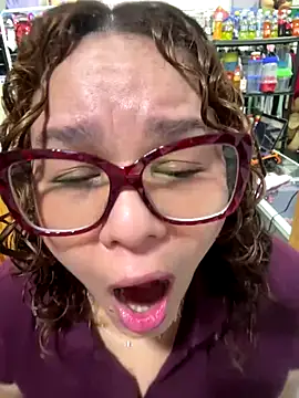 ROSALIALUCY online show from October 2025 12:24:01 PM