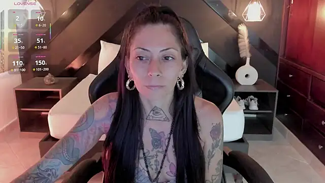 Snapshot of dark_gotica chatting on April 2026 07:16:02 PM dark gotica online show from April 2026 07:16:02 PM