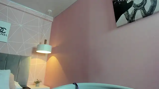 dolly zoe online show from January 2026 04:18:01 AM