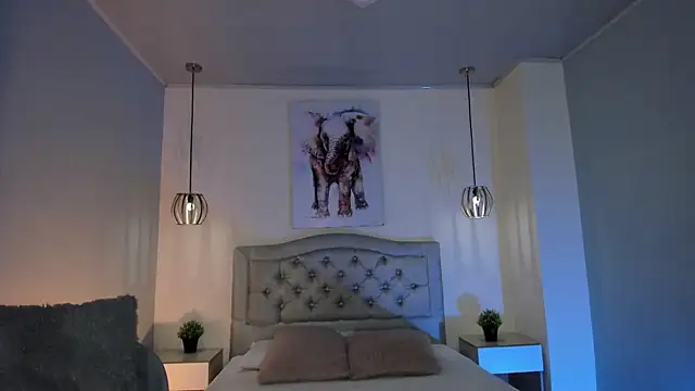 ayshel   online show from October 2025 09:01:01 PM