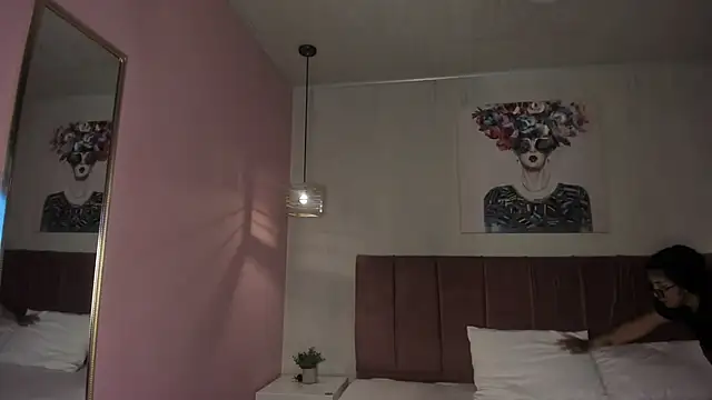 ayshel   online show from December 2025 04:52:01 AM