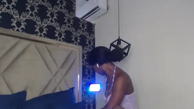 MichaelaCox online show from November 2025 08:52:02 PM