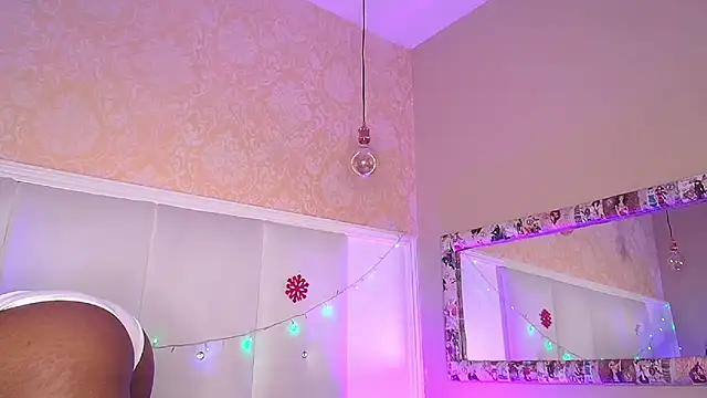 MichaelaCox online show from December 2025 04:36:01 PM