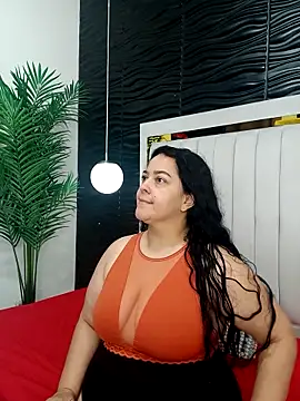 lucia vonne  online show from February 2025 11:57:02 AM