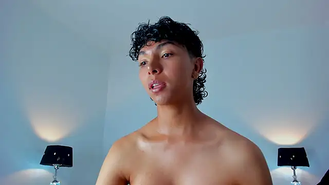 Snapshot of xhenisa_ chatting on November 2025 07:02:02 PM xhenisa online show from November 2025 07:02:02 PM