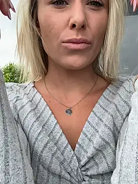 petrouchkaaa  online show from April 2026 07:40:01 AM