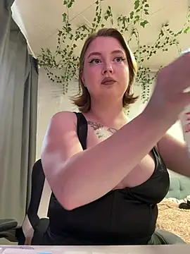 EmmySuiyugh online show from June 2026 12:47:02 PM