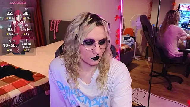 Lori Myaf online show from November 2025 02:07:02 PM