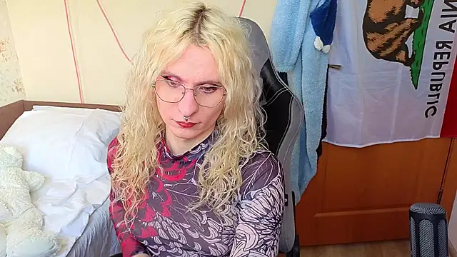 Snapshot of Lori_Myaf chatting on April 2026 03:47:02 PM Lori Myaf online show from April 2026 03:47:02 PM