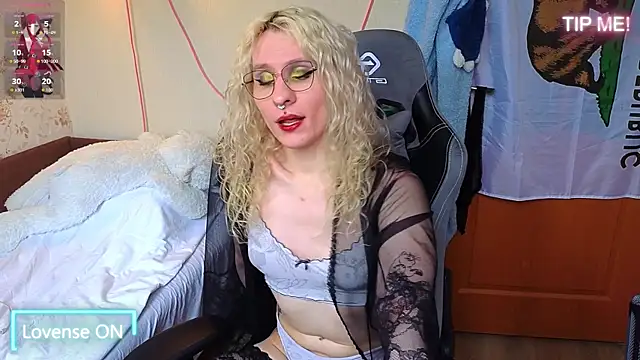 Snapshot of Lori_Myaf chatting on April 2026 01:41:02 PM Lori Myaf online show from April 2026 01:41:02 PM