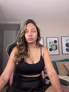 DianaHopson online show from November 2025 10:47:01 AM