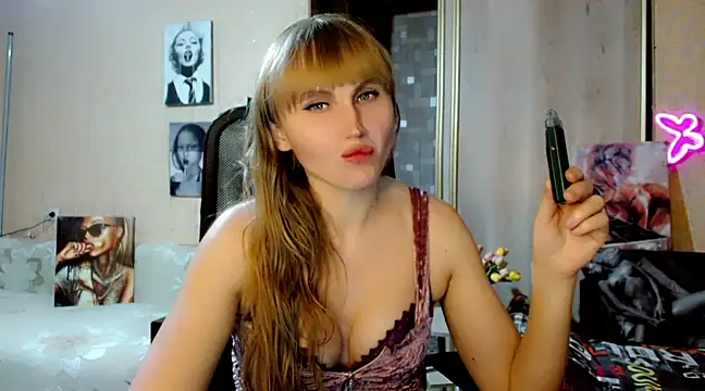 EveLove33 online show from December 2024 04:40:01 PM