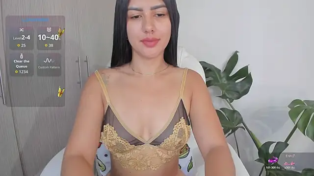 Snapshot of cutewhitneyr chatting on December 2025 01:04:02 PM cutewhitneyr online show from December 2025 01:04:02 PM