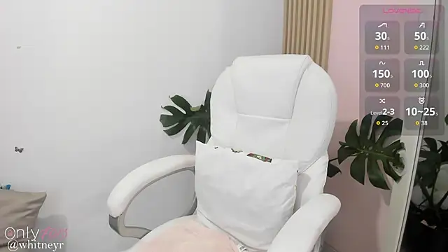 Snapshot of cutewhitneyr chatting on March 2026 12:52:02 PM cutewhitneyr online show from March 2026 12:52:02 PM