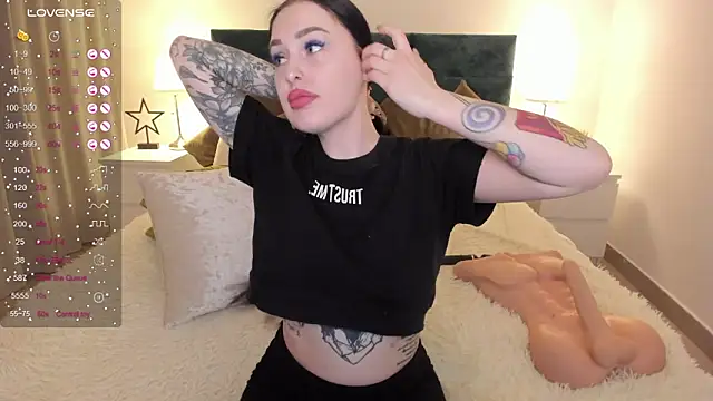 Snapshot of missAngellina chatting on January 2025 02:51:02 AM missAngellina online show from January 2025 02:51:02 AM