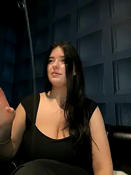 Angela Fosterr online show from November 2025 08:18:01 PM