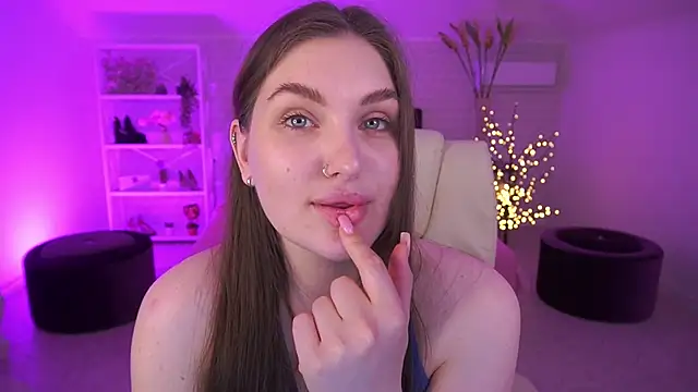 EmmyCharmm online show from April 2026 06:08:01 AM