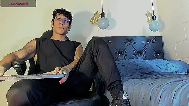 FuckHardlove online show from March 2025 06:19:01 PM