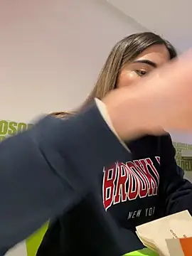 Ameellie online show from March 2025 09:26:02 PM