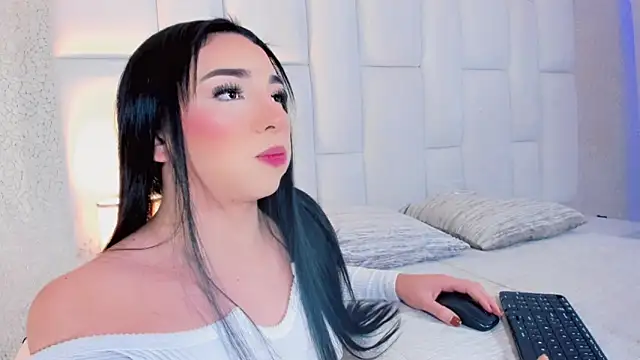 andrea alvarz online show from December 2025 04:51:02 AM