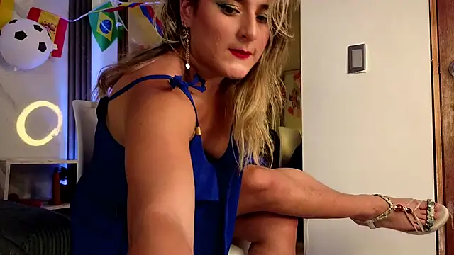 Snapshot of CandyQueenGold chatting on June 2026 07:01:02 PM CandyQueenGold online show from June 2026 07:01:02 PM