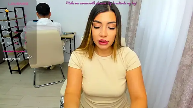 Snapshot of EveEvian chatting on July 2026 10:18:01 AM EveEvian online show from July 2026 10:18:01 AM