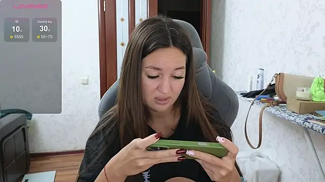 Snapshot of Nelly_Fischer chatting on December 2024 04:39:02 PM Nelly Fischer online show from December 2024 04:39:02 PM