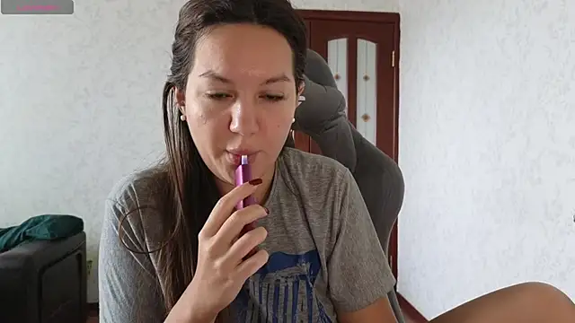 Snapshot of Nelly_Fischer chatting on December 2024 09:12:01 AM Nelly Fischer online show from December 2024 09:12:01 AM