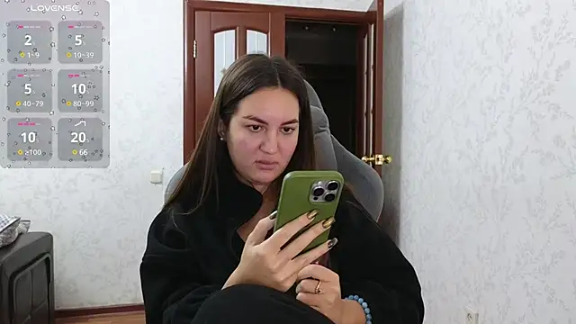 Snapshot of Nelly_Fischer chatting on January 2025 04:40:01 PM Nelly Fischer online show from January 2025 04:40:01 PM