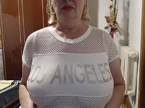 Snapshot of Secretfox chatting on October 2025 03:23:02 AM Secretfox online show from October 2025 03:23:02 AM