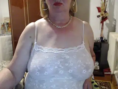 Snapshot of Secretfox chatting on June 2026 05:07:01 PM Secretfox online show from June 2026 05:07:01 PM
