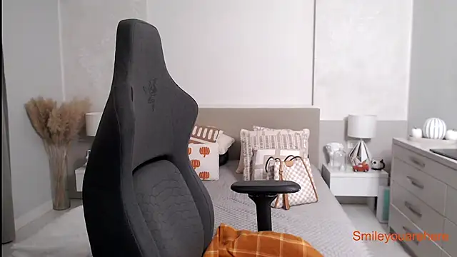 Smileyouarehere online show from September 2025 01:54:01 AM