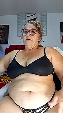 Snapshot of evelin_hott chatting on February 2026 04:32:01 AM evelin hott online show from February 2026 04:32:01 AM