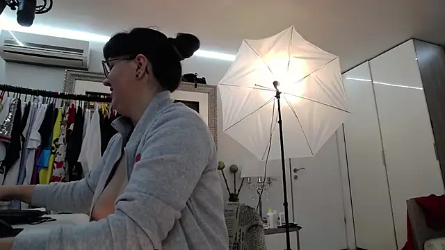 ILoveToFeelU online show from September 2025 10:09:02 PM