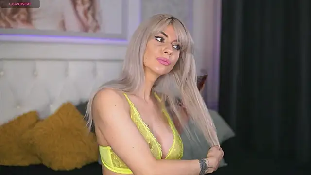 Adelyn Chase online show from December 2024 06:23:01 AM